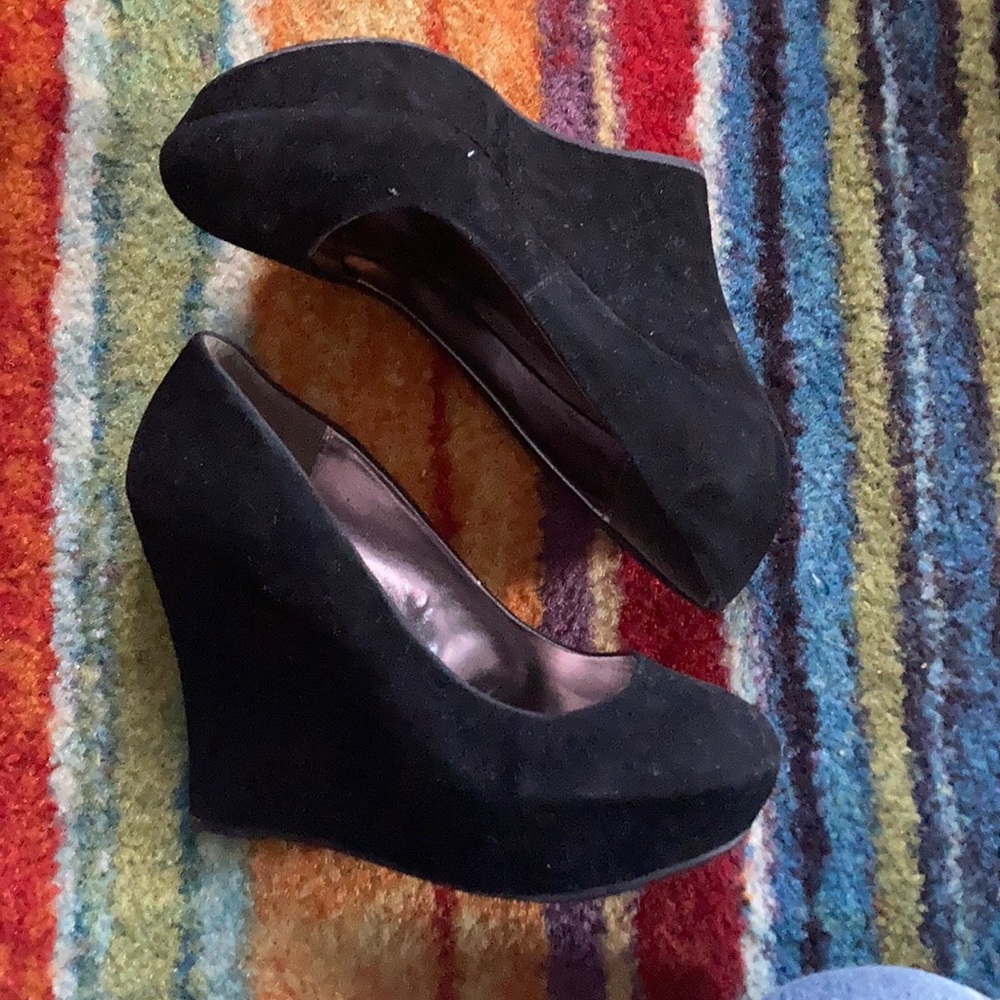 Bamboo velvet wedge heels